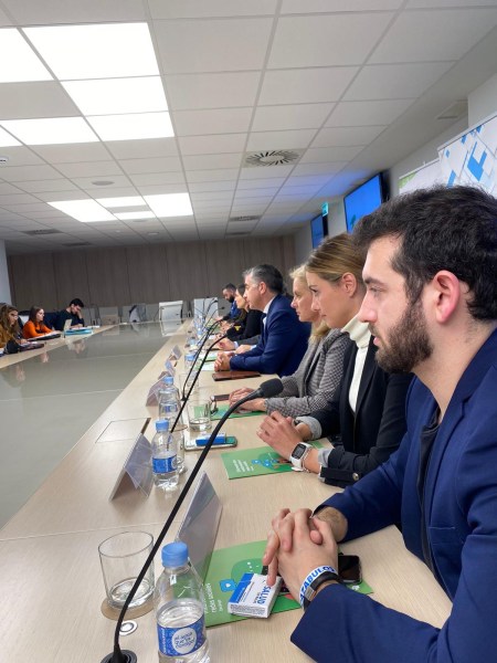 878d5a92-543e-4b35-99ca-48869e7c76ad